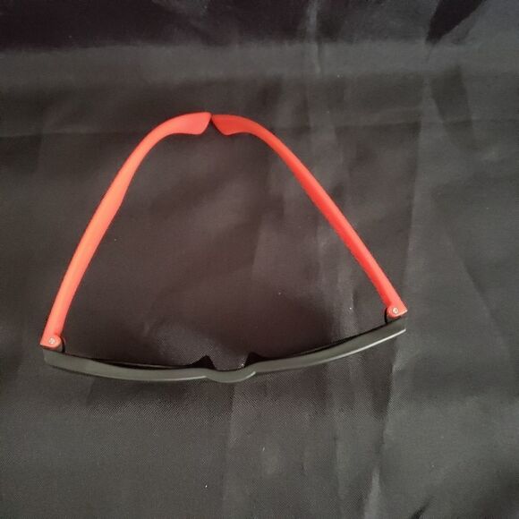 CAPTAIN MORGAN  UV Protection Sunglasses - Picture 3 of 6